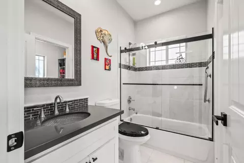Bath - 2605 Gunn Rd, Carmichael, CA 95608 photo 3 of 4