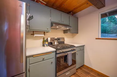 Kitchen - 2437 Chamonix Dr, Arnold, CA 95223 photo 5 of 8