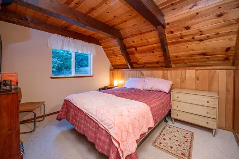 Bedroom - 2437 Chamonix Dr, Arnold, CA 95223 photo 3 of 8