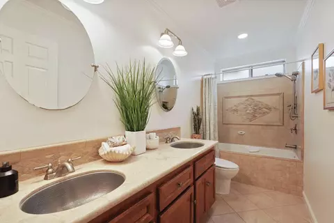 Bath - 1457 Keagle Way, Lodi, CA 95242 photo 1 of 4
