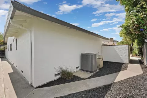 Exterior - 1457 Keagle Way, Lodi, CA 95242 photo 10 of 12
