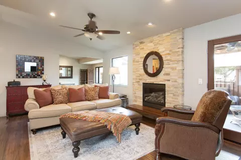 Living - 668 Shadowview Ct, Turlock, CA 95382 photo 3 of 3