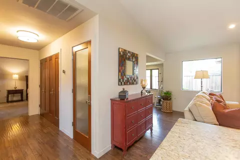 Entry Way - 668 Shadowview Ct, Turlock, CA 95382 photo 2 of 2