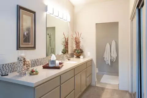 Bath - 668 Shadowview Ct, Turlock, CA 95382 photo 1 of 3