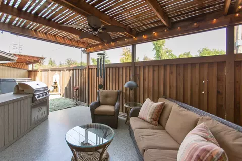 Exterior - 668 Shadowview Ct, Turlock, CA 95382 photo 3 of 8