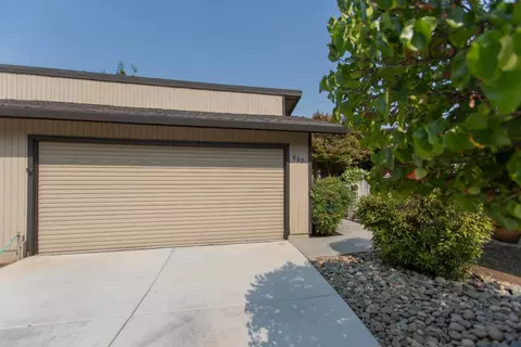 Exterior - 668 Shadowview Ct, Turlock, CA 95382 photo 6 of 8
