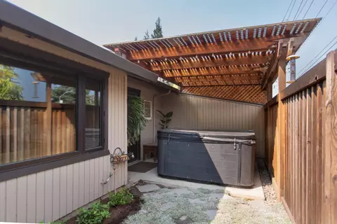 Exterior - 668 Shadowview Ct, Turlock, CA 95382 photo 5 of 8