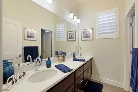 Bath - 97 Bodega Dr, Lodi, CA 95240 photo 1 of 7