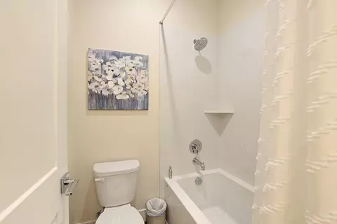 Bath - 97 Bodega Dr, Lodi, CA 95240 photo 2 of 7