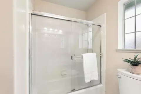 Bath - 2317 Benton Pl, Davis, CA 95618 photo 4 of 6