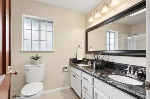 Bath - 2317 Benton Pl, Davis, CA 95618 photo 3 of 6