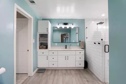 Bath - 2208 Cabrillo Cir, Lodi, CA 95242 photo 1 of 8