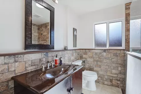 Bath - 2208 Cabrillo Cir, Lodi, CA 95242 photo 5 of 8