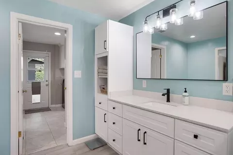 Bath - 2208 Cabrillo Cir, Lodi, CA 95242 photo 4 of 8