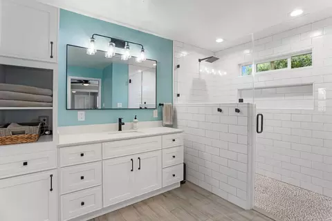 Bath - 2208 Cabrillo Cir, Lodi, CA 95242 photo 2 of 8
