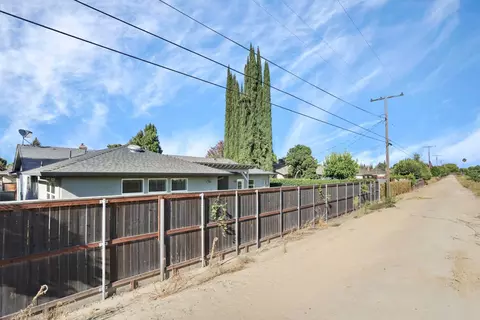 Exterior - 2208 Cabrillo Cir, Lodi, CA 95242 photo 13 of 14