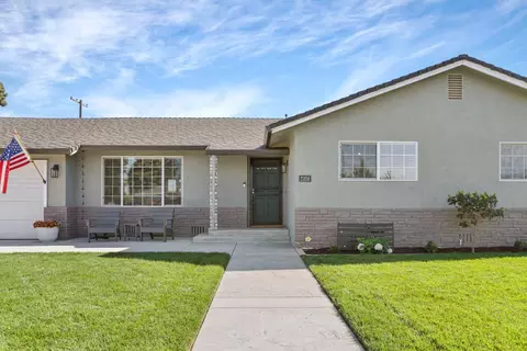 Exterior - 2208 Cabrillo Cir, Lodi, CA 95242 photo 4 of 14