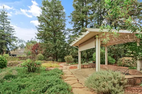 Exterior - 861 Malaga Ave, Davis, CA 95616 photo 6 of 16