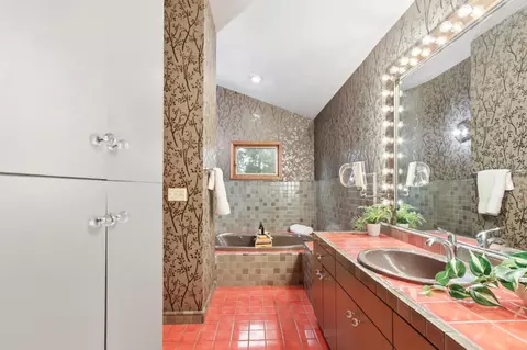 Bath - 861 Malaga Ave, Davis, CA 95616 photo 5 of 13