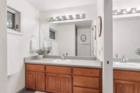 Bath - 861 Malaga Ave, Davis, CA 95616 photo 10 of 13