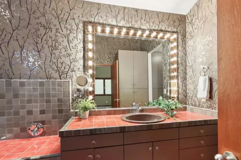 Bath - 861 Malaga Ave, Davis, CA 95616 photo 4 of 13
