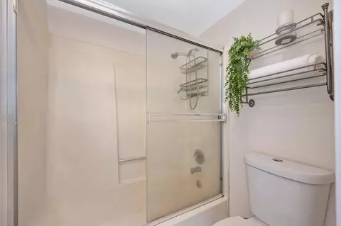 Bath - 239 Mill St #8, Grass Valley, CA 95945 photo 2 of 4