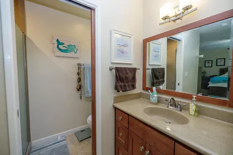 Bath - 3290 Vanderbilt Ave, Turlock, CA 95382 photo 1 of 3
