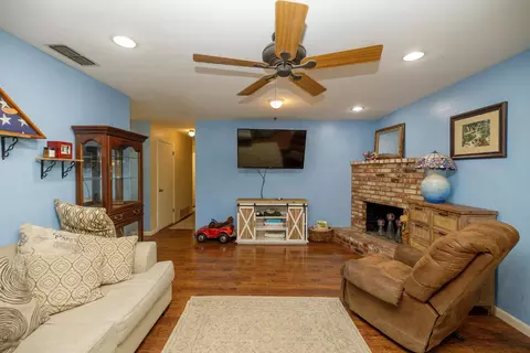 Living - 3290 Vanderbilt Ave, Turlock, CA 95382 photo 5 of 5