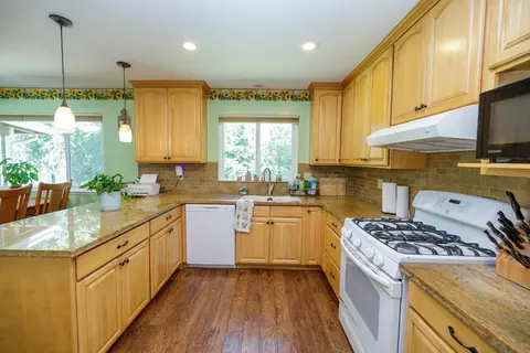 Kitchen - 3290 Vanderbilt Ave, Turlock, CA 95382 photo 4 of 5