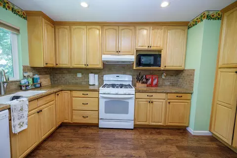 Kitchen - 3290 Vanderbilt Ave, Turlock, CA 95382 photo 3 of 5