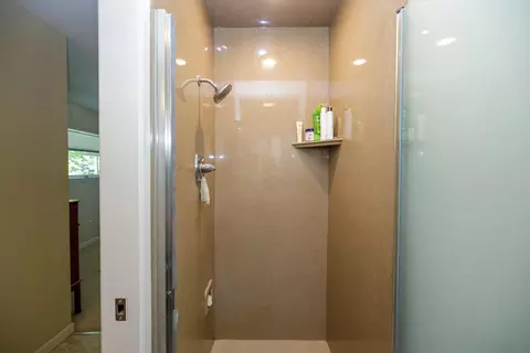 Bath - 3290 Vanderbilt Ave, Turlock, CA 95382 photo 2 of 3