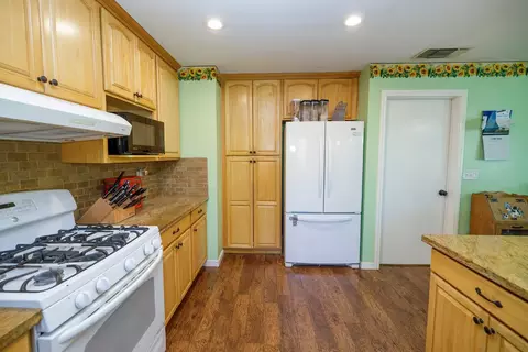 Kitchen - 3290 Vanderbilt Ave, Turlock, CA 95382 photo 5 of 5