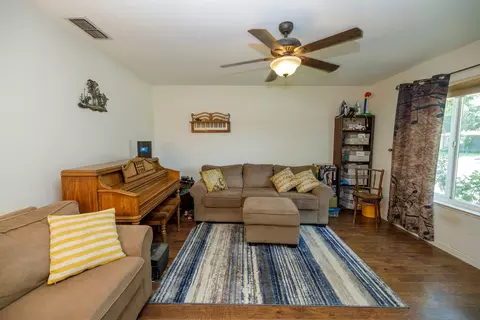 Living - 3290 Vanderbilt Ave, Turlock, CA 95382 photo 1 of 5
