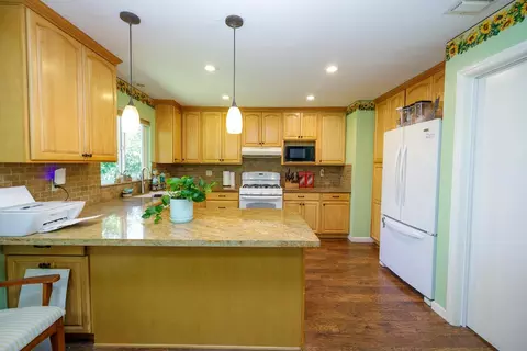 Kitchen - 3290 Vanderbilt Ave, Turlock, CA 95382 photo 2 of 5