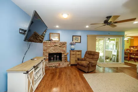 Living - 3290 Vanderbilt Ave, Turlock, CA 95382 photo 3 of 5
