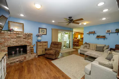 Living - 3290 Vanderbilt Ave, Turlock, CA 95382 photo 2 of 5