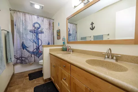 Bath - 3290 Vanderbilt Ave, Turlock, CA 95382 photo 3 of 3