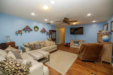 Living - 3290 Vanderbilt Ave, Turlock, CA 95382 photo 4 of 5