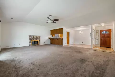 Living - 1200 Moffett Rd, Modesto, CA 95351 photo 2 of 5