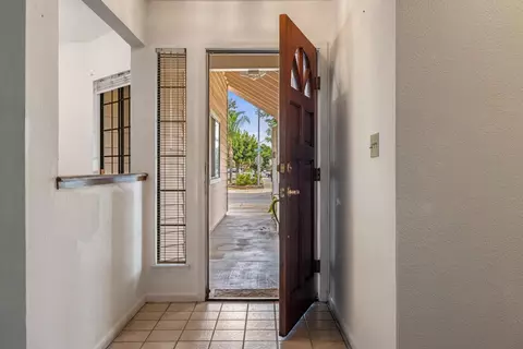 Entry Way - 1200 Moffett Rd, Modesto, CA 95351 photo 2 of 4