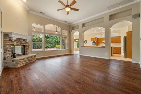 Living - 4709 Via Brezza, Modesto, CA 95357 photo 2 of 3
