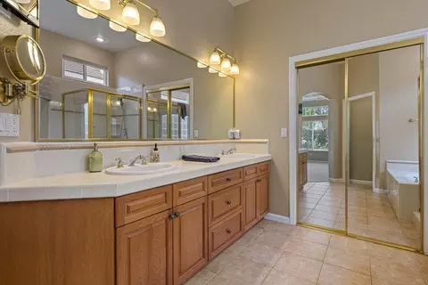 Bath - 4709 Via Brezza, Modesto, CA 95357 photo 2 of 3