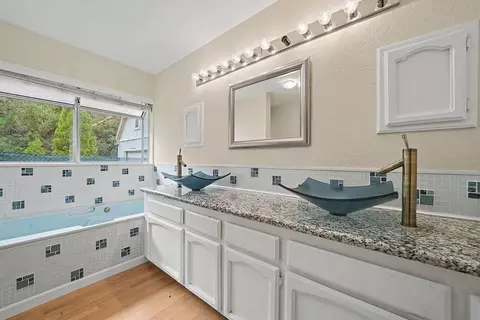 Bath - 12511 Tabeaud Rd, Pine Grove, CA 95665 photo 3 of 3