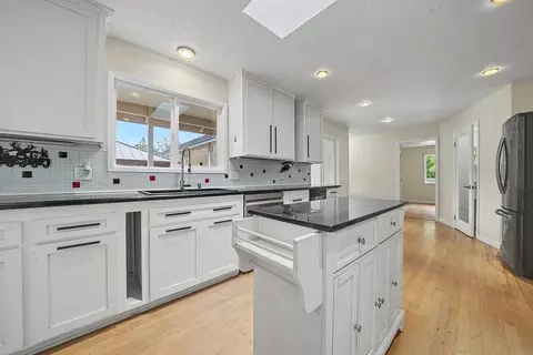 Kitchen - 12511 Tabeaud Rd, Pine Grove, CA 95665 photo 6 of 7