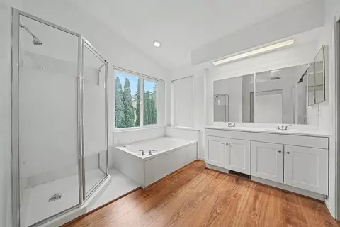 Bath - 1066 Ruess Rd, Ripon, CA 95366 photo 2 of 4