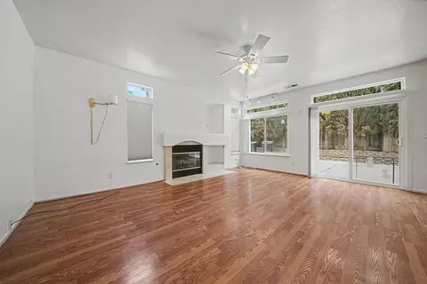 Living - 1066 Ruess Rd, Ripon, CA 95366 photo 6 of 10