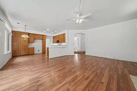 Living - 1066 Ruess Rd, Ripon, CA 95366 photo 8 of 10