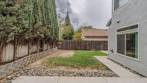 Exterior - 1066 Ruess Rd, Ripon, CA 95366 photo 7 of 14