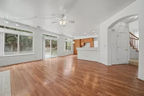 Living - 1066 Ruess Rd, Ripon, CA 95366 photo 7 of 10