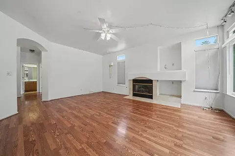 Living - 1066 Ruess Rd, Ripon, CA 95366 photo 9 of 10